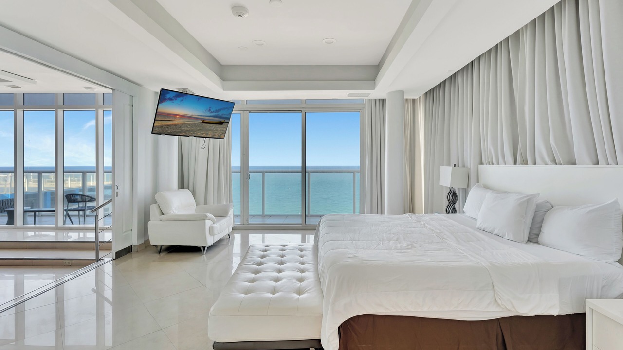 Photo of Bedroom in Bermuda Riviera