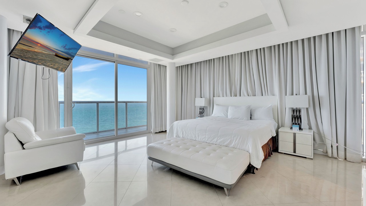 Photo of Bedroom in Bermuda Riviera