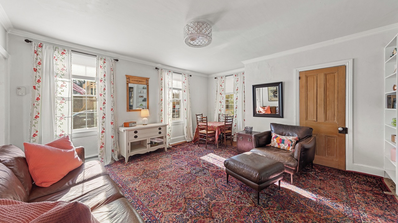 Photo of Livingroom in Milton