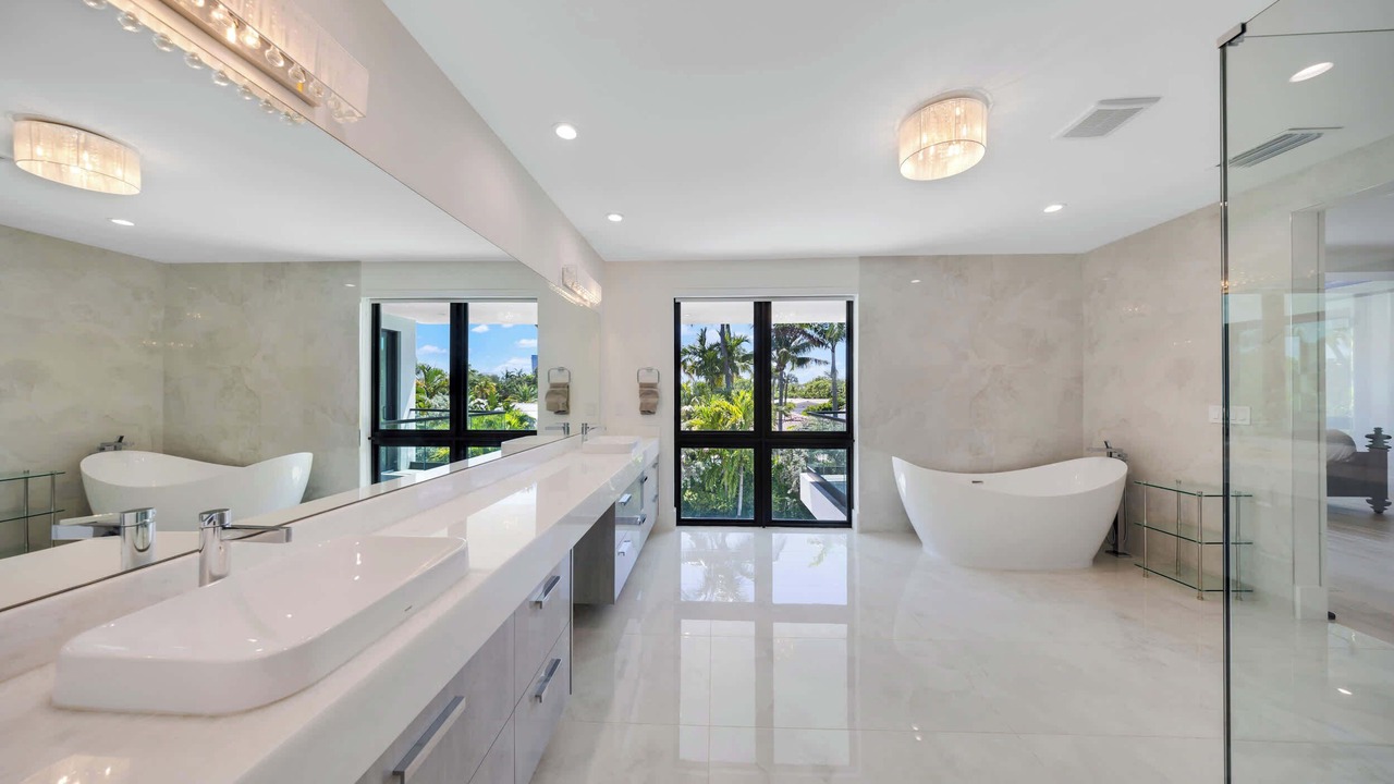 Photo of Bathroom in Harbour Inlet