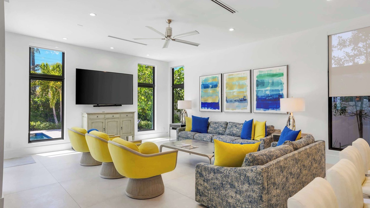 Photo of Livingroom in Harbour Inlet