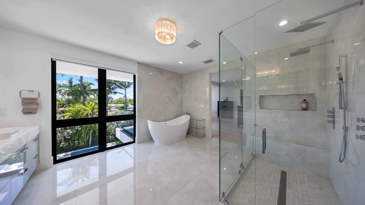 Photo of Bathroom in Harbour Inlet