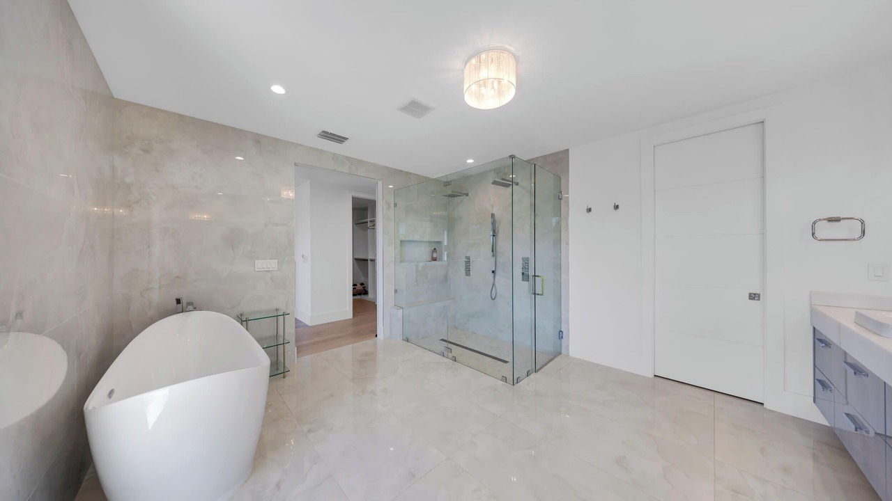 Photo of Bathroom in Harbour Inlet