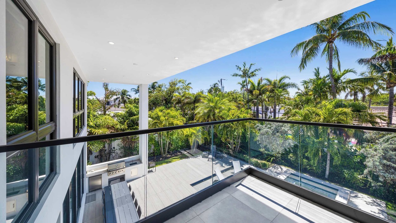 Photo of Patio Balcony in Harbour Inlet