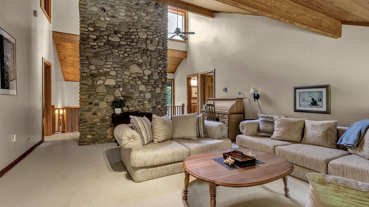 Photo of Livingroom in Ellicottville