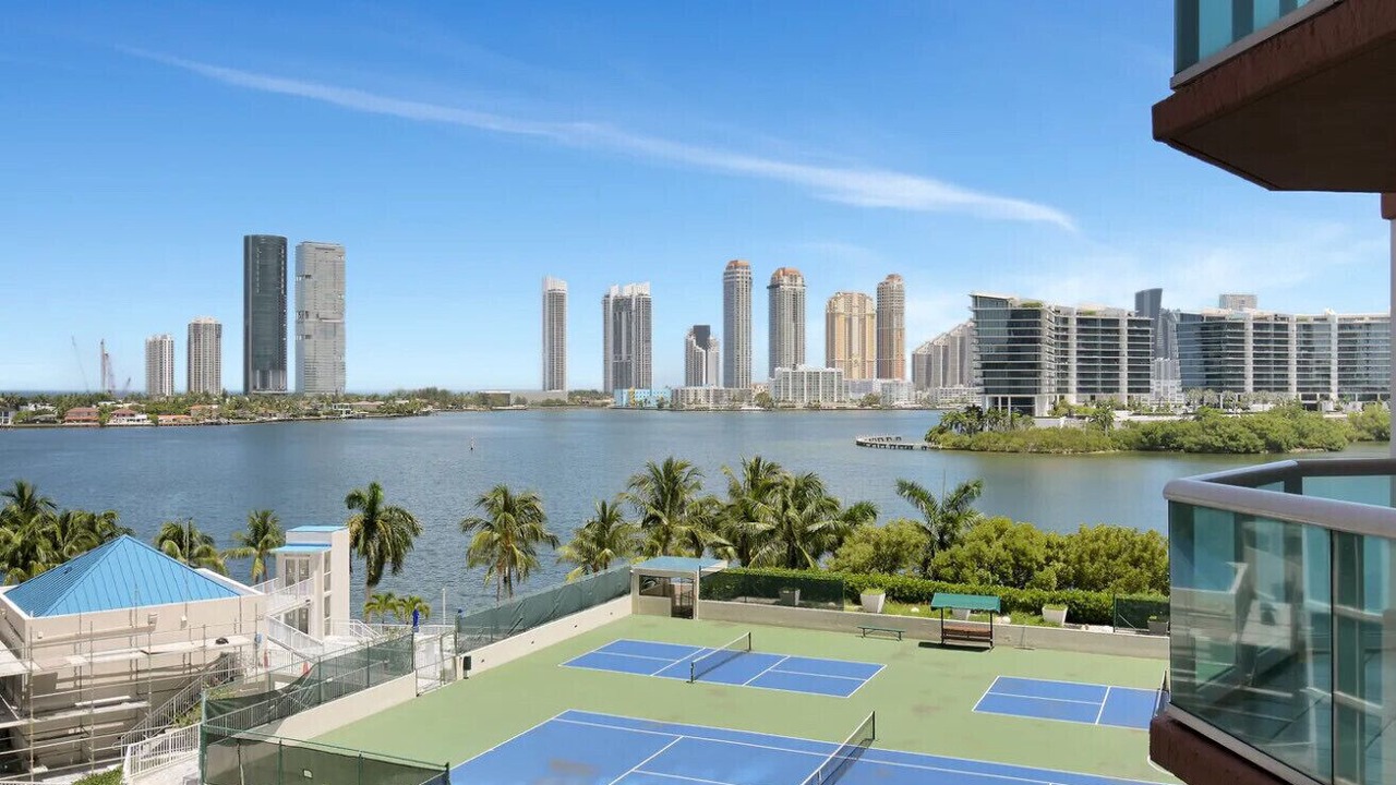 Photo of Others in Aventura