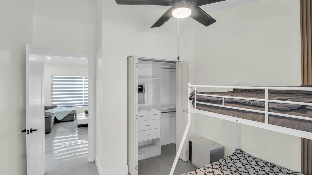 Photo of Bedroom in Lauderhill