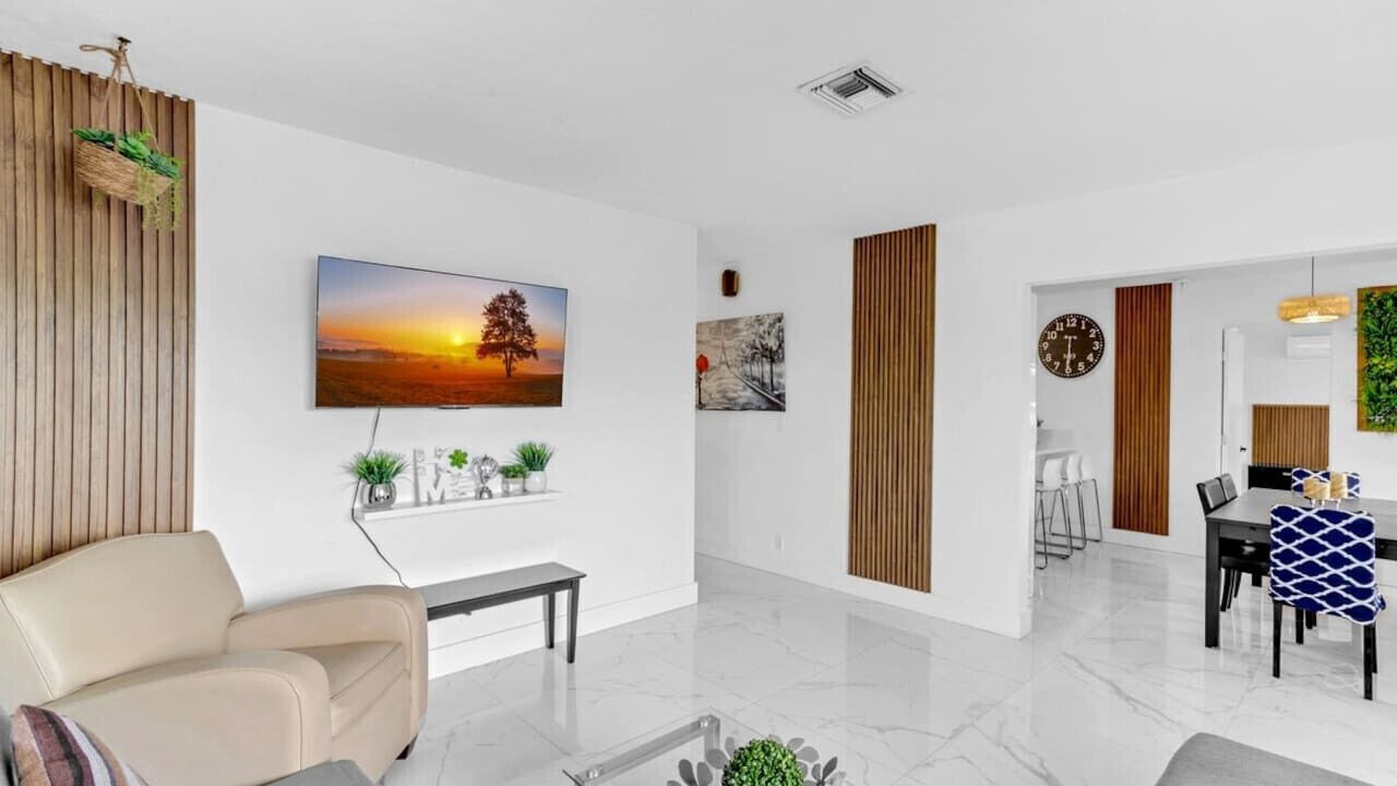 Photo of Livingroom in Hallandale Beach