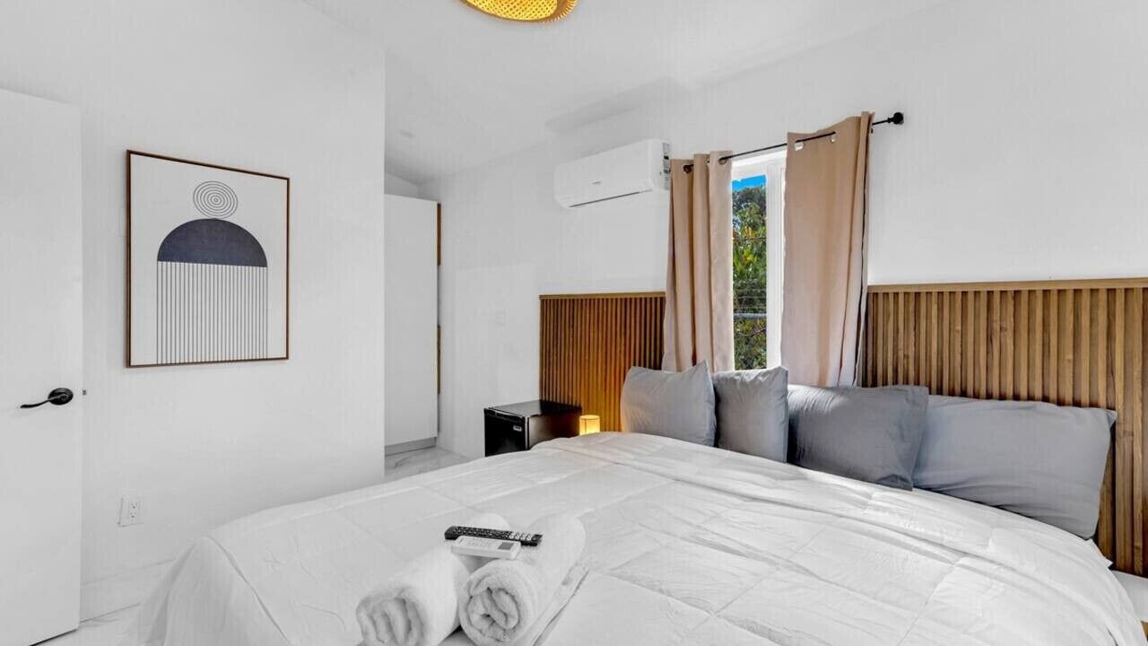 Photo of Bedroom in Hallandale Beach