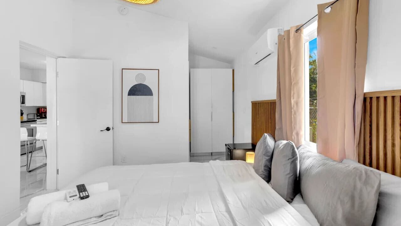 Photo of Bedroom in Hallandale Beach