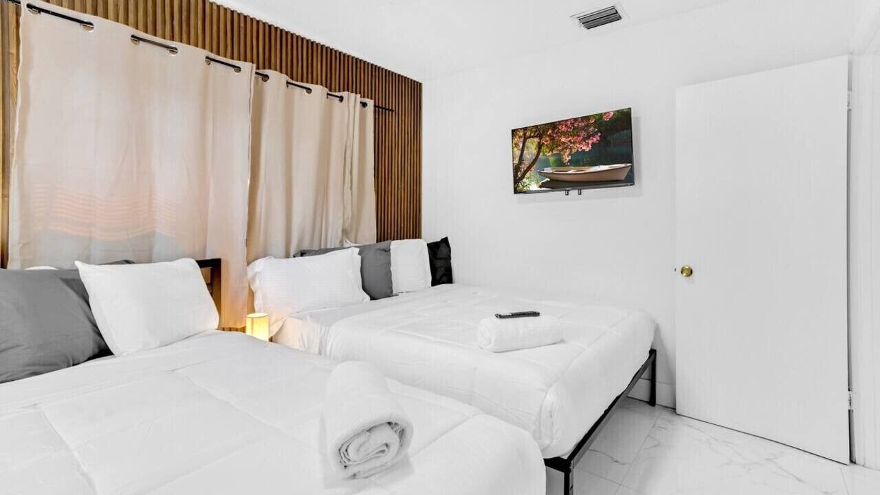 Photo of Bedroom in Hallandale Beach