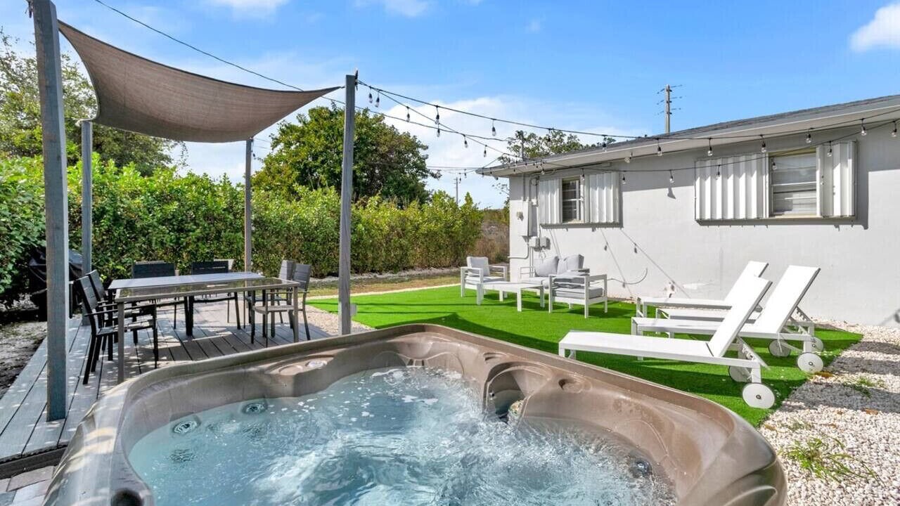 Photo of Outdoor in Hallandale Beach