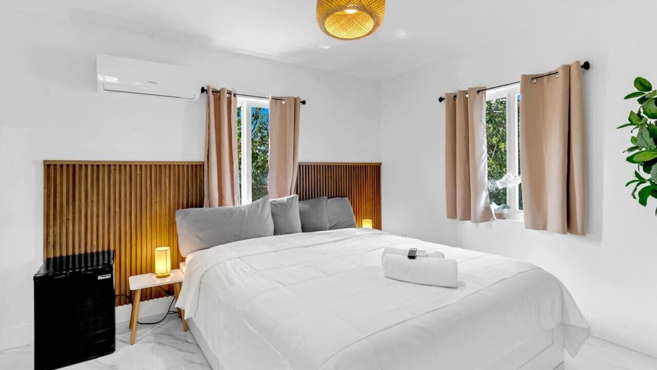 Photo of Bedroom in Hallandale Beach