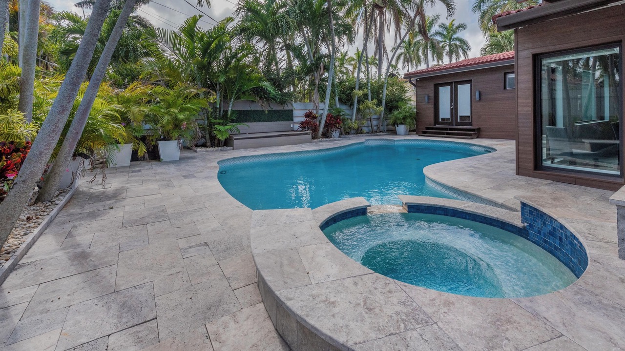 Photo of Outdoor in Hollywood Lakes