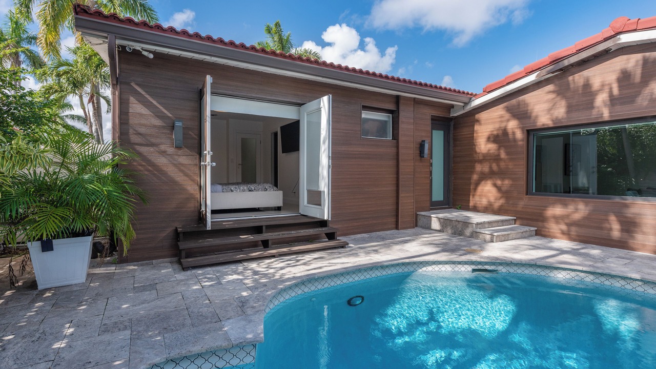 Photo of Outdoor in Hollywood Lakes