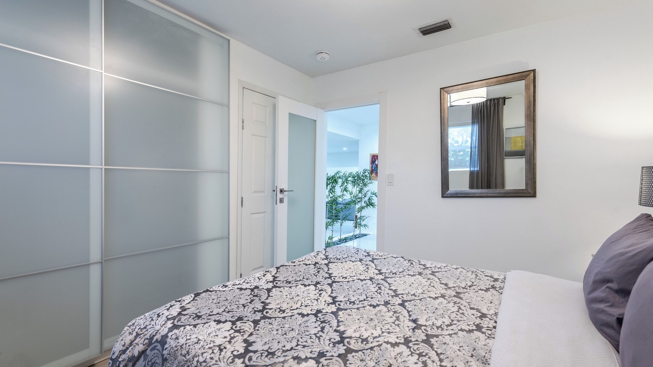 Photo of Bedroom in Hollywood Lakes