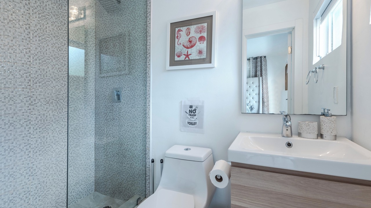 Photo of Bathroom in Hollywood Lakes