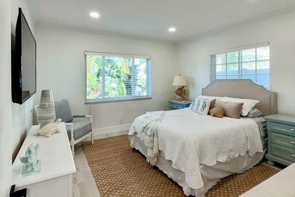 Photo of Bedroom in Santa Barbara Estates