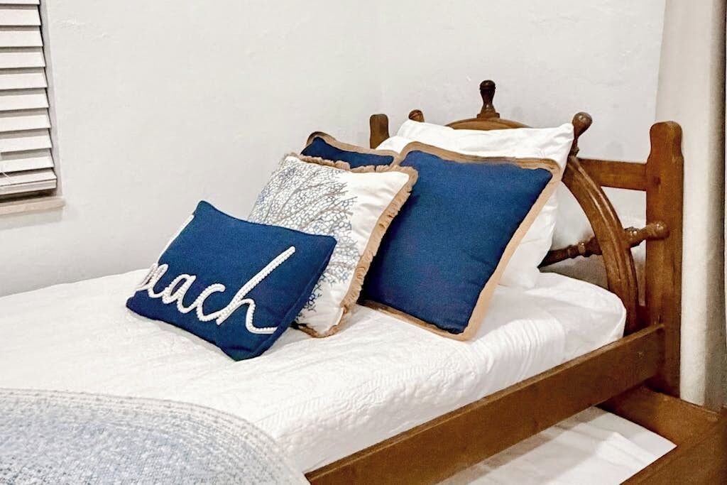 Photo of Bedroom in Santa Barbara Estates