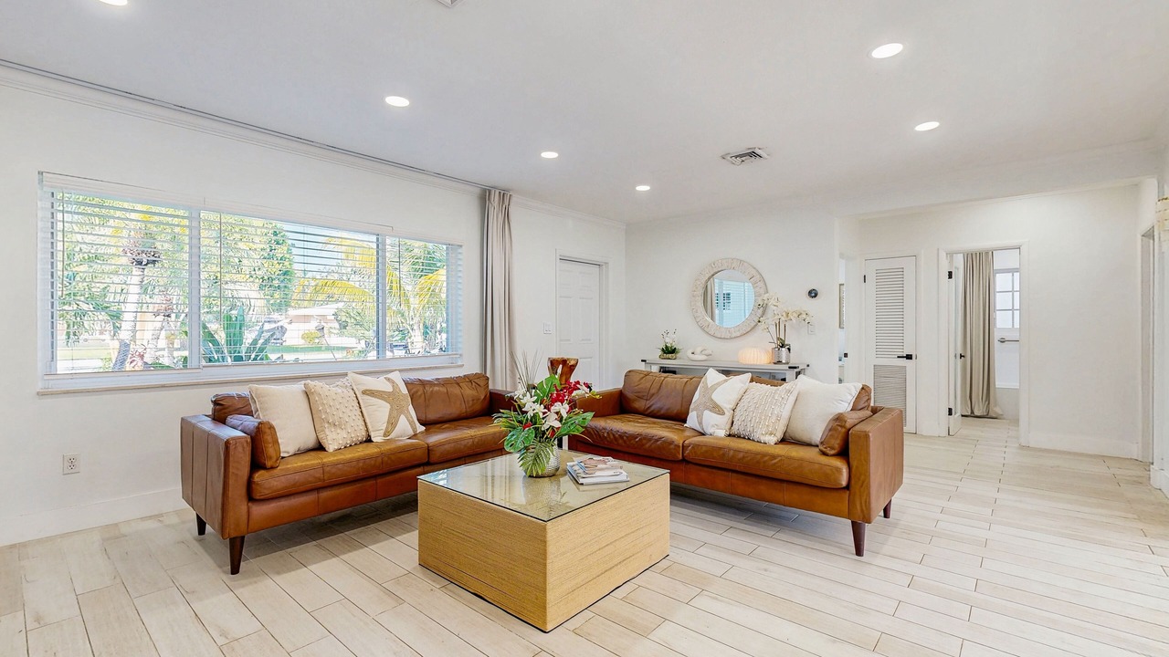 Photo of Livingroom in Santa Barbara Estates