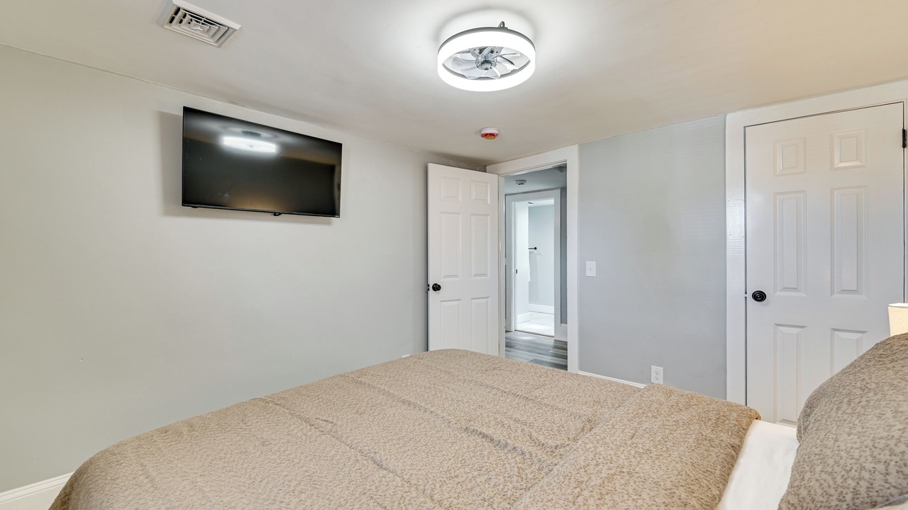 Photo of Bedroom in Lincoln Park