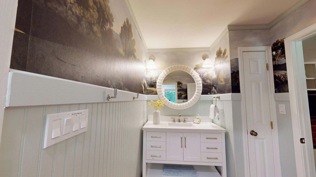 Photo of Bathroom in Edray