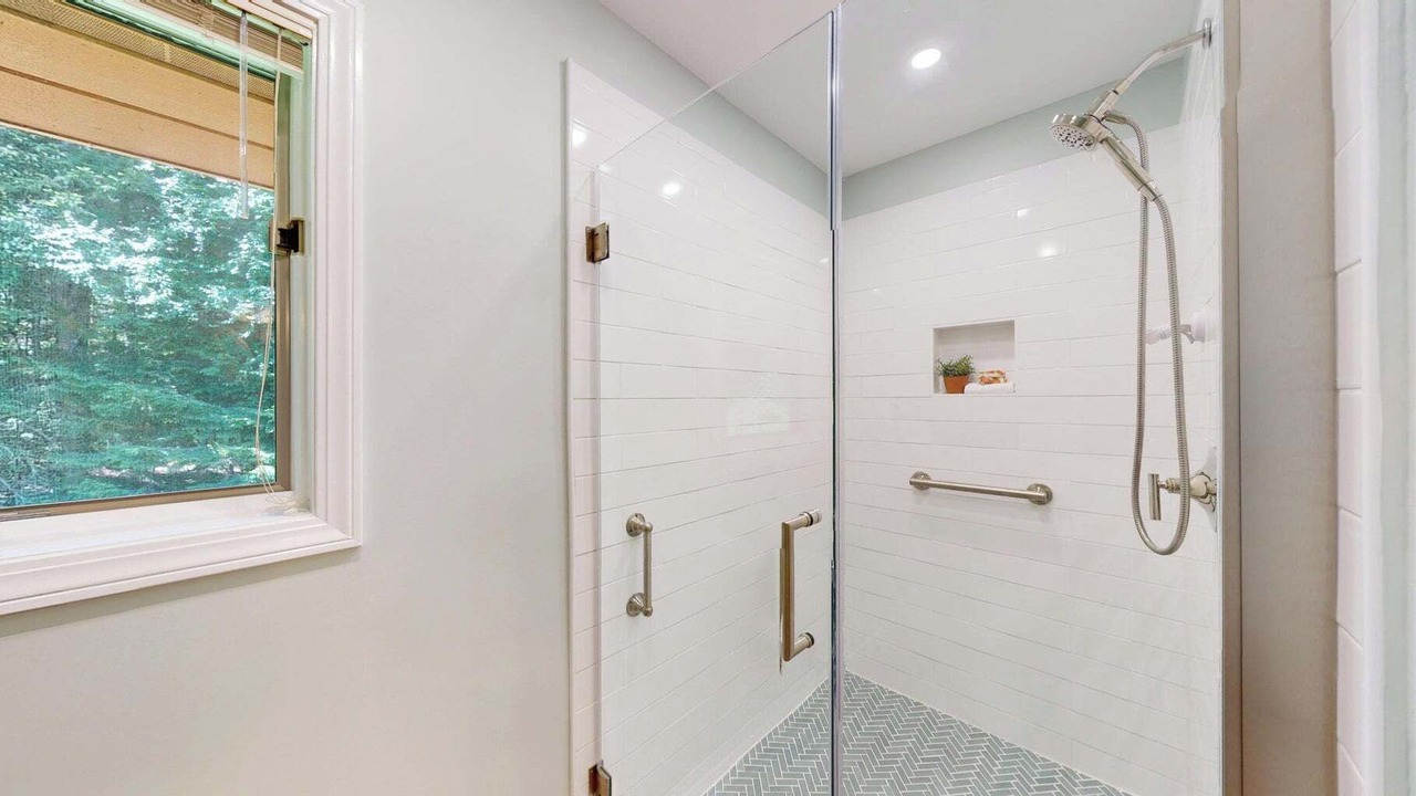 Photo of Bathroom in Edray