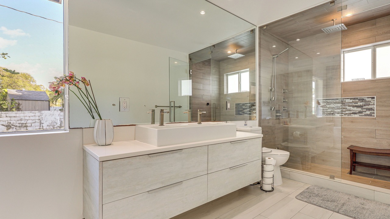 Photo of Bathroom in Harbor Beach