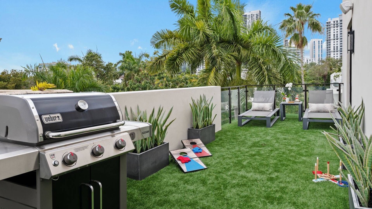 Photo of Outdoor in Beverly Heights
