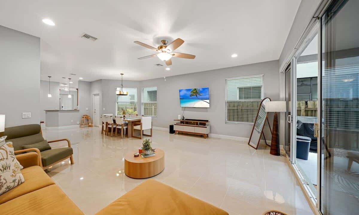 Photo of Livingroom in South Middle River