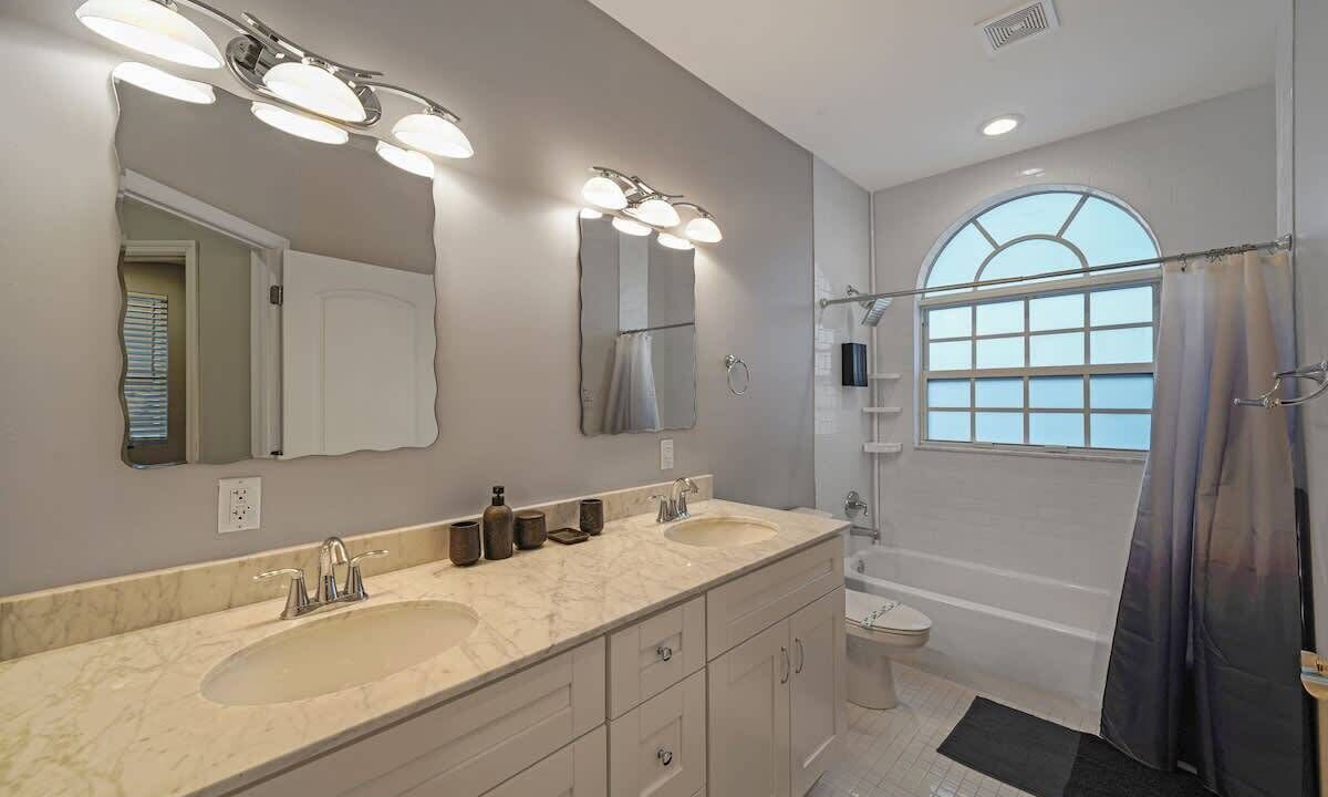 Photo of Bathroom in South Middle River