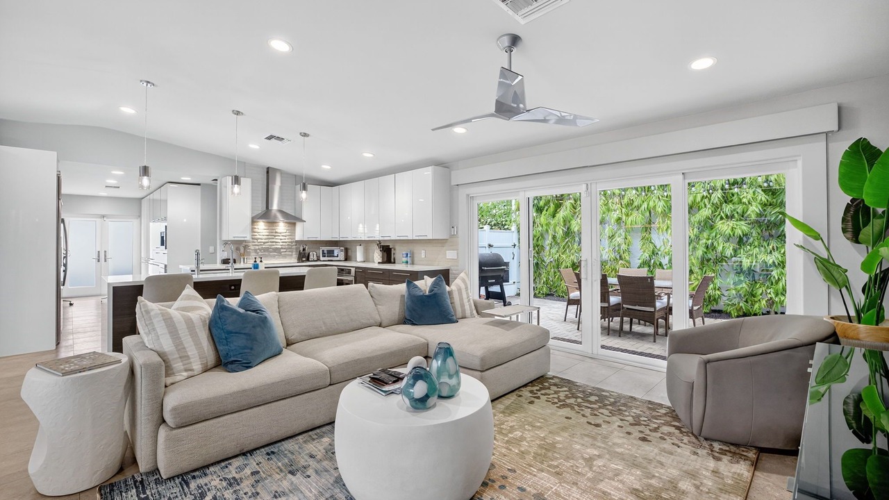 Photo of Livingroom in Harbour Inlet
