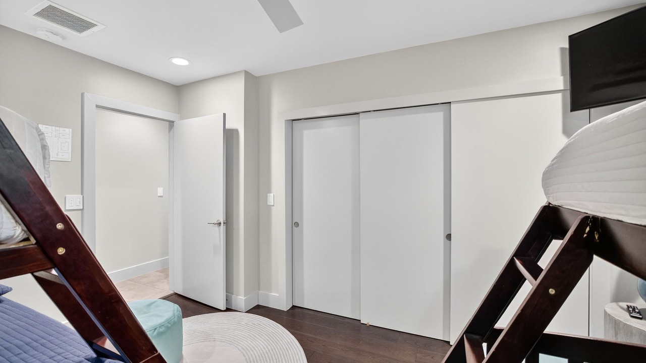 Photo of Bedroom in Harbour Inlet