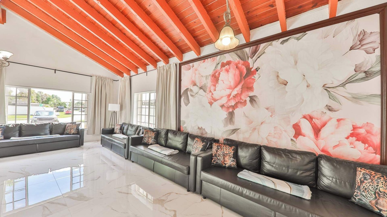 Photo of Livingroom in Ives Estates