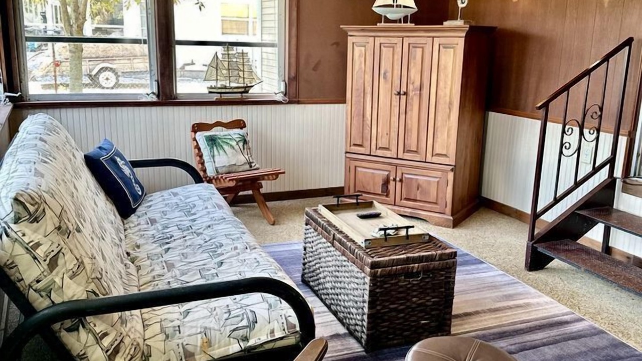 Photo of Livingroom in Survey Creek