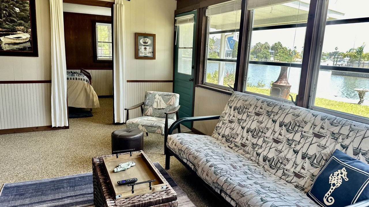 Photo of Livingroom in Survey Creek
