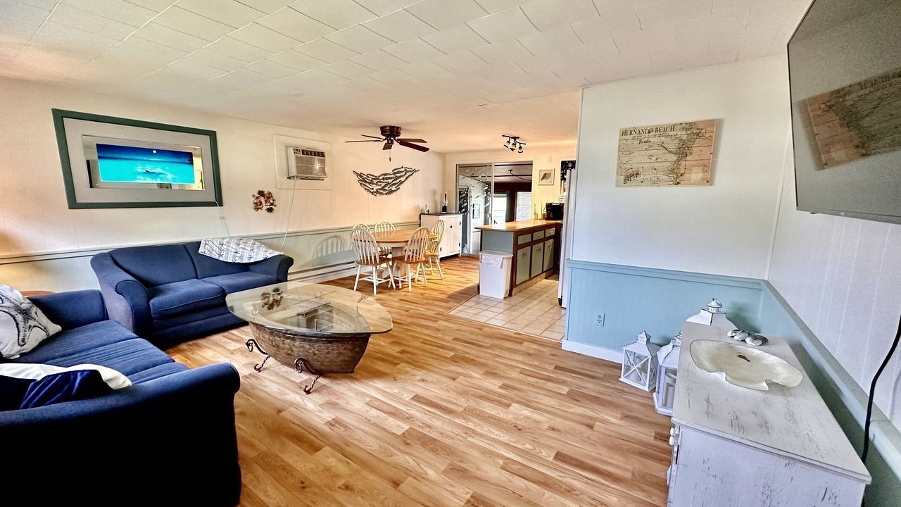 Photo of Livingroom in Survey Creek