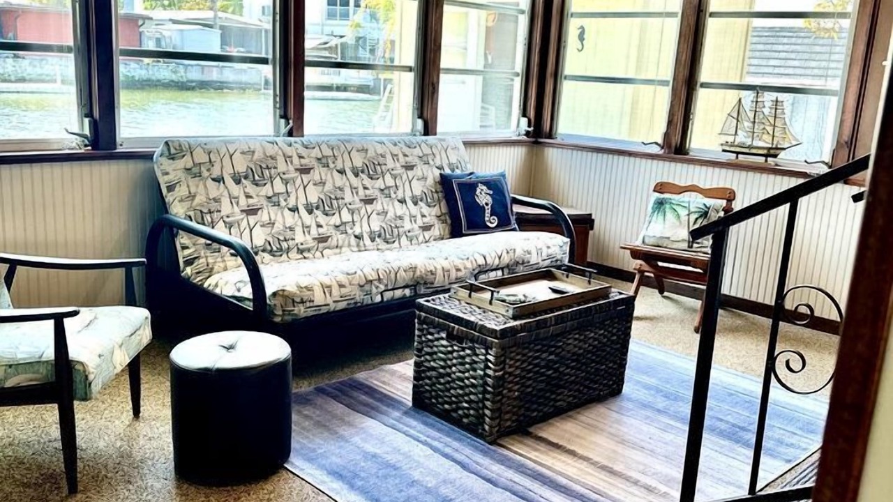 Photo of Livingroom in Survey Creek