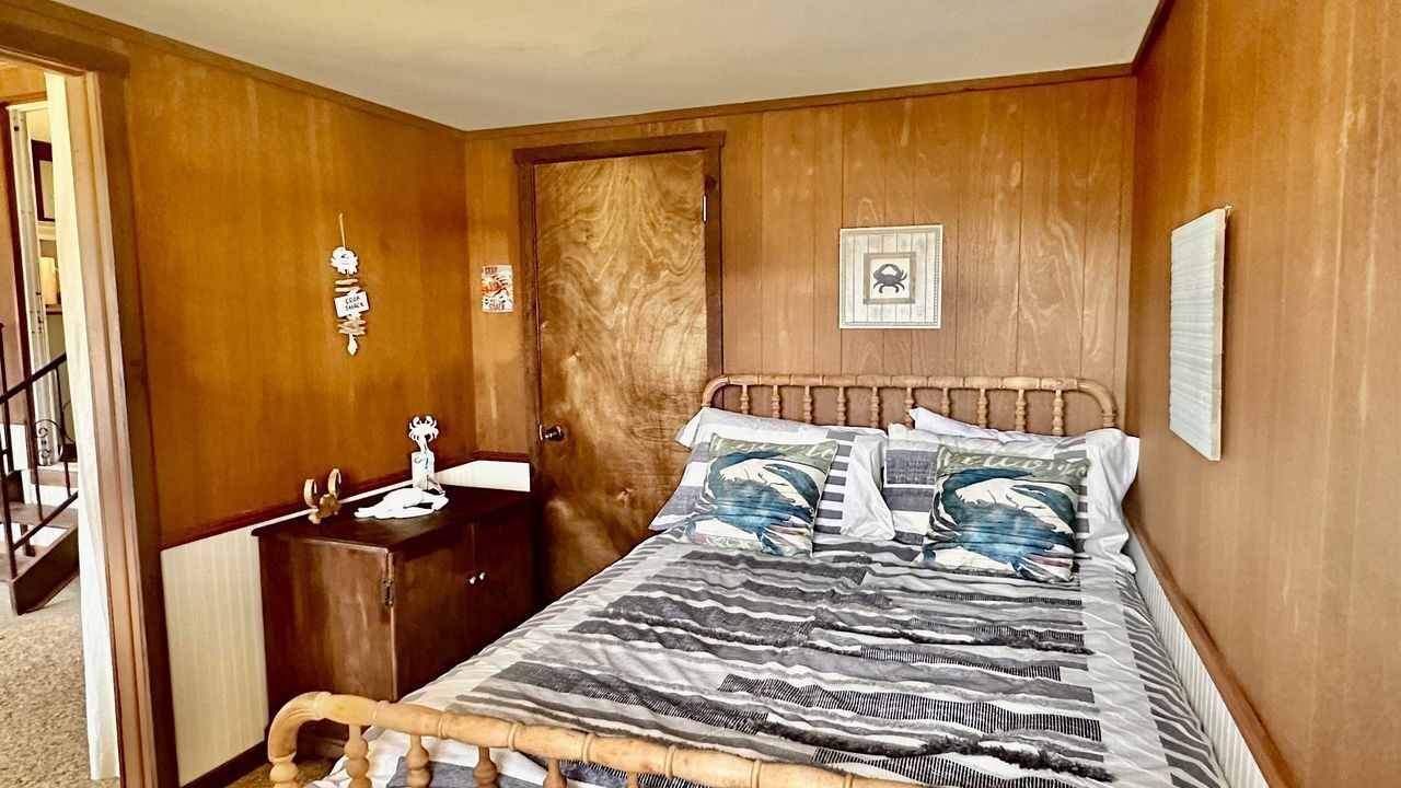 Photo of Bedroom in Survey Creek