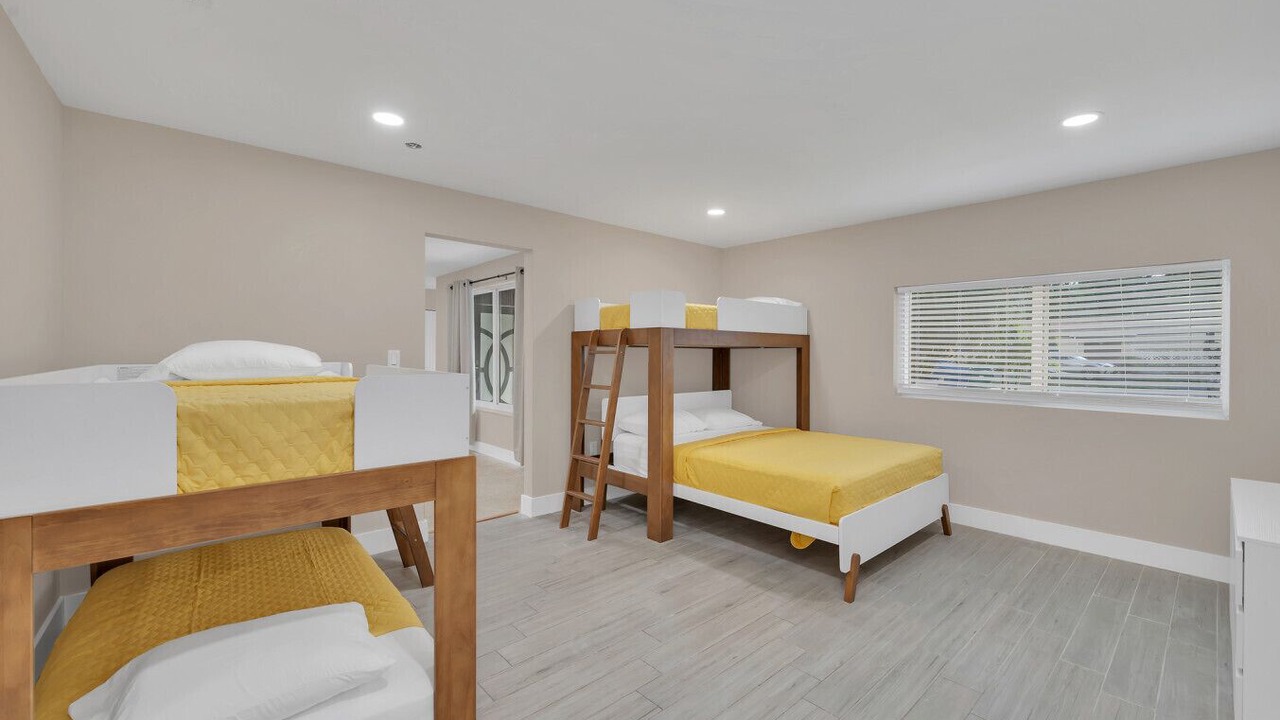 Photo of Bedroom in Golden Glades