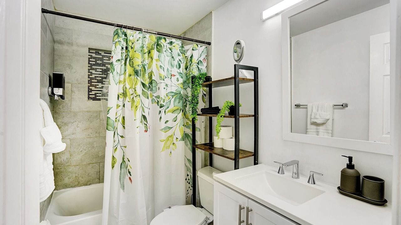 Photo of Bathroom in Garden Isles