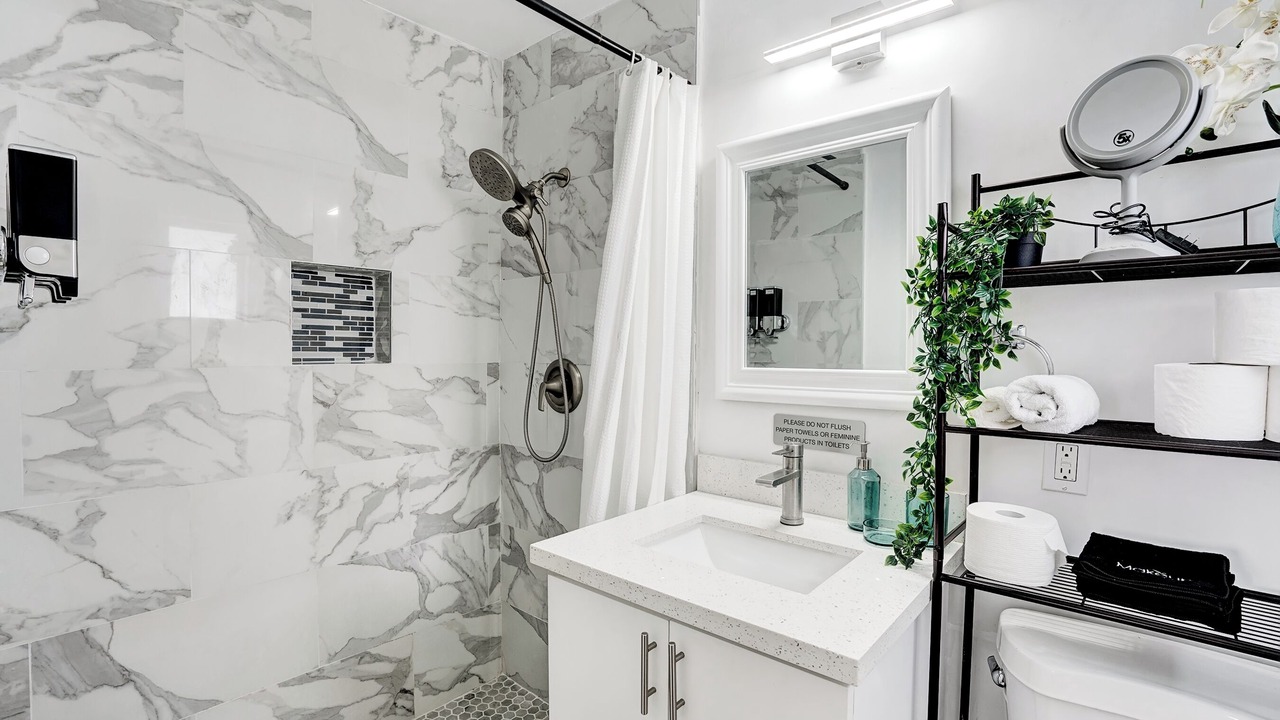 Photo of Bathroom in Garden Isles