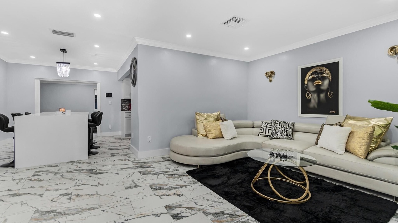 Photo of Livingroom in Miami Gardens