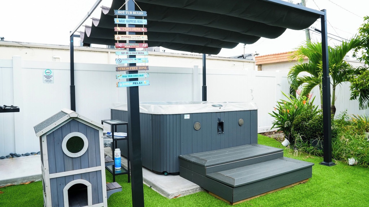 Photo of Outdoor in Hollywood
