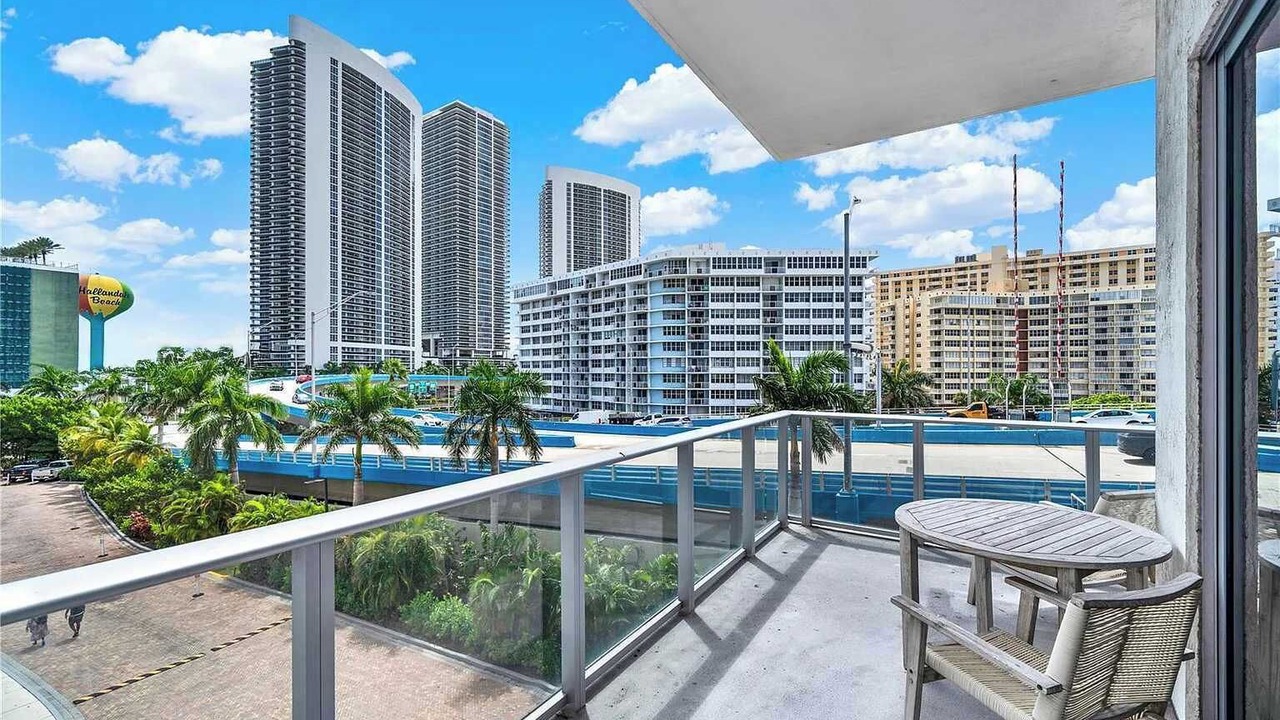 Photo of Patio Balcony in Hollywood South Central Beach