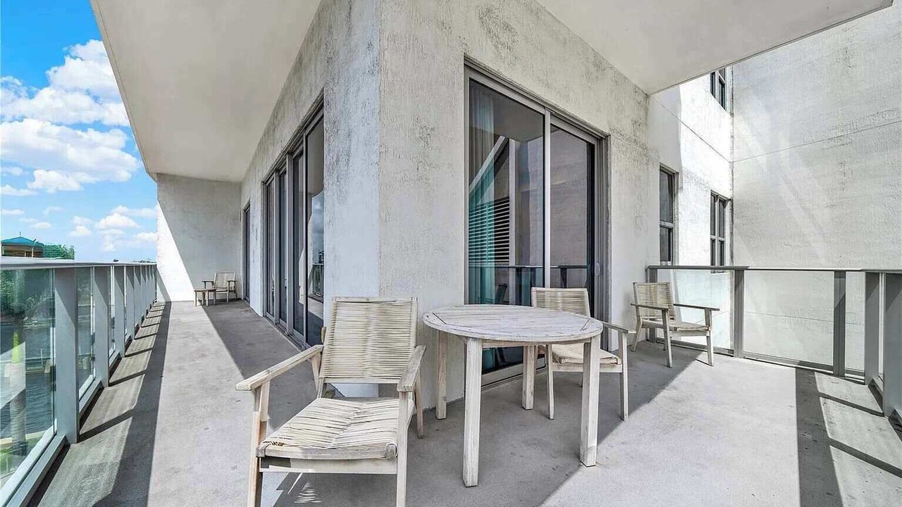 Photo of Patio Balcony in Hollywood South Central Beach