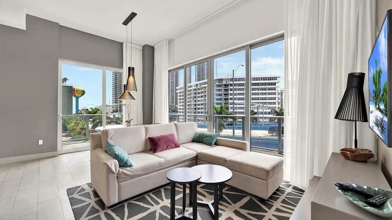 Photo of Livingroom in Hollywood South Central Beach