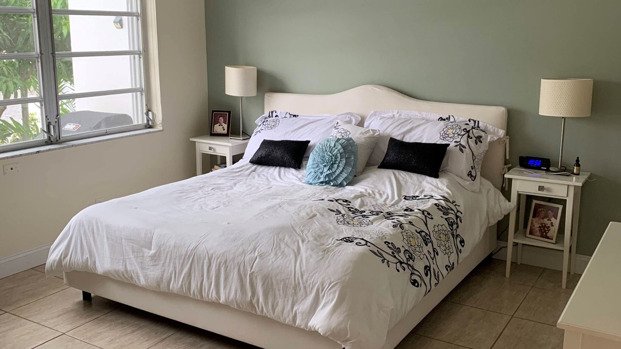 Photo of Bedroom in Bermuda Riviera