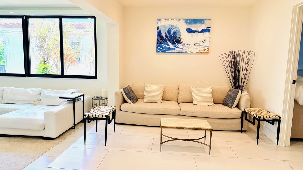 Photo of Livingroom in Surfside