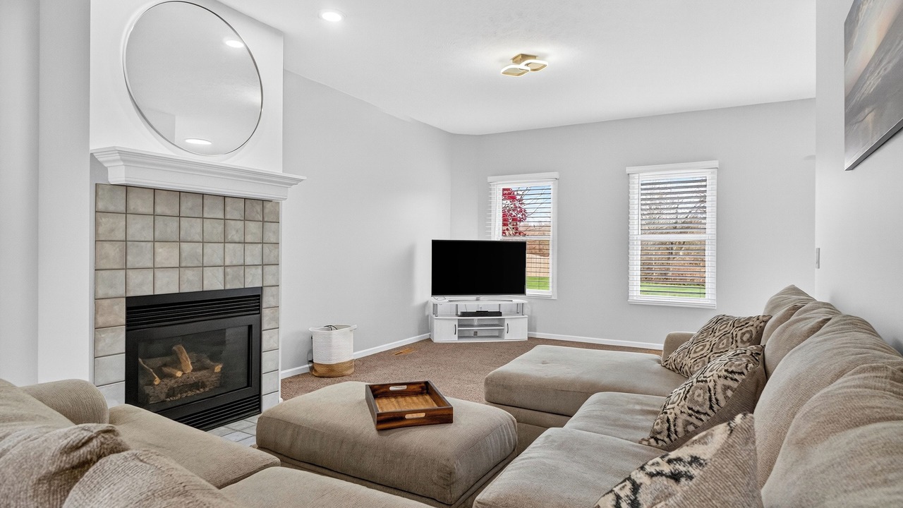 Photo of Livingroom in Chesterland